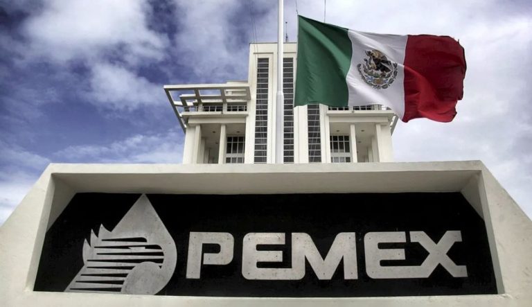 Pemex regresa a la BMV con deuda por 31,500 mdp en medio de presión financiera