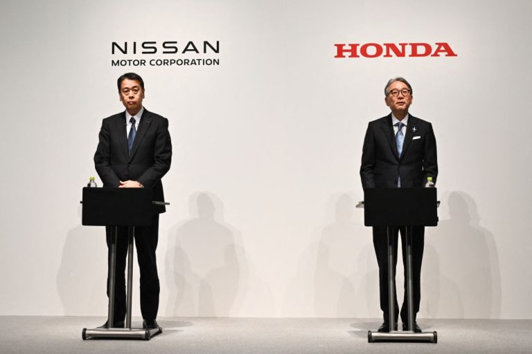 Las japonesas Nissan y Honda buscan fusión para competir con los autos eléctricos chinos