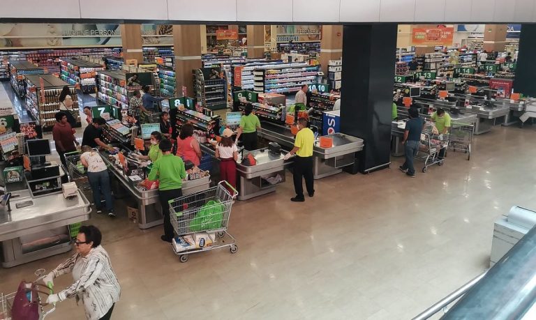 Economía nacional avanza 0.54% en abril impulsada por los servicios y el comercio
