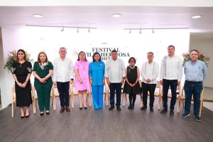 Javier May y Yolanda Osuna inauguran Festival Villahermosa 2025 con exposición y entrega del premio Blancas Mariposas