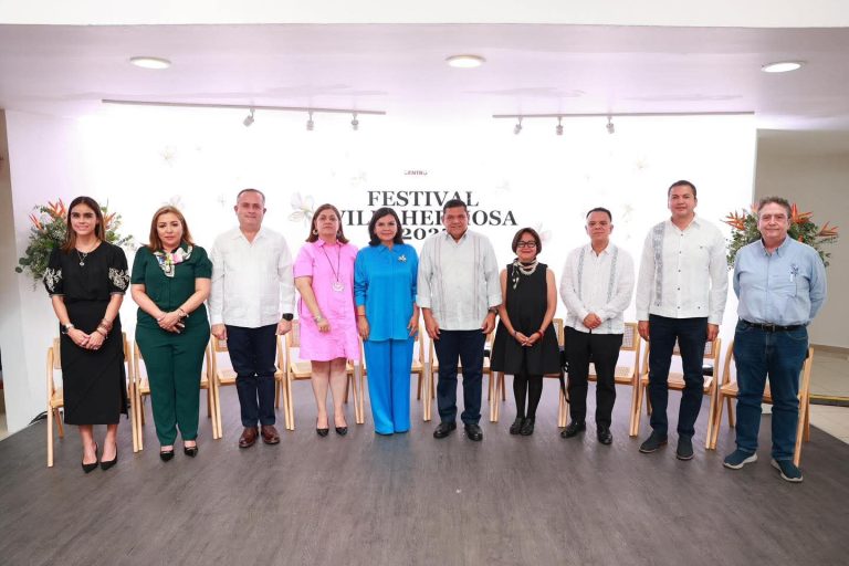 Javier May y Yolanda Osuna inauguran Festival Villahermosa 2025 con exposición y entrega del premio Blancas Mariposas