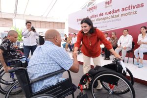 Yolanda Osuna Huerta entrega sillas de ruedas ‘activas’ y refuerza compromiso de inclusión en Centro