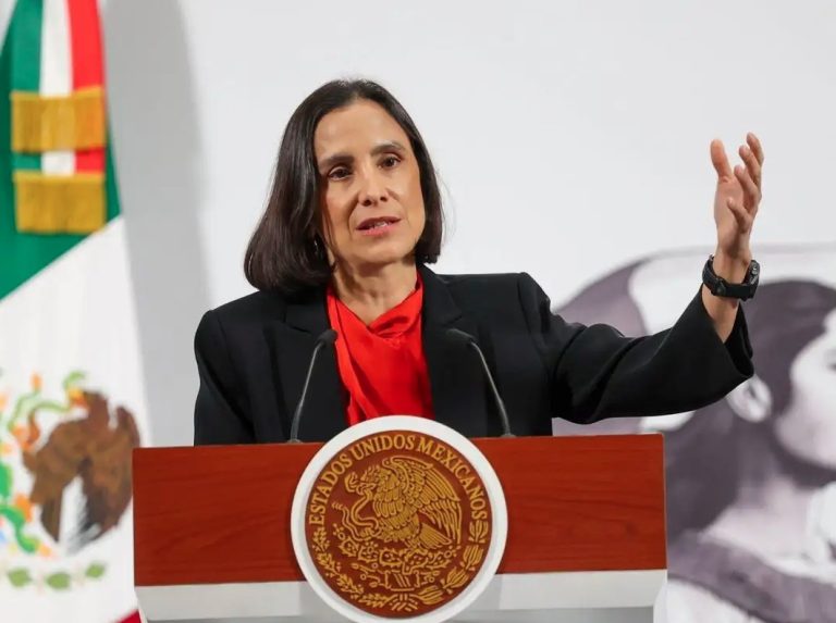 Pemex reduce deuda 20% en 2025 y presume recuperación financiera