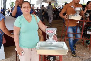 Alcaldesa de Centro entrega molinos eléctricos a mujeres para fortalecer la economía familiar