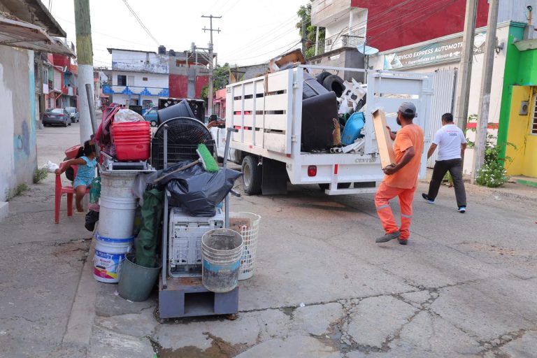 Vecinos de Centro rebasan expectativas en jornadas de descacharrización; habrá operativo adicional
