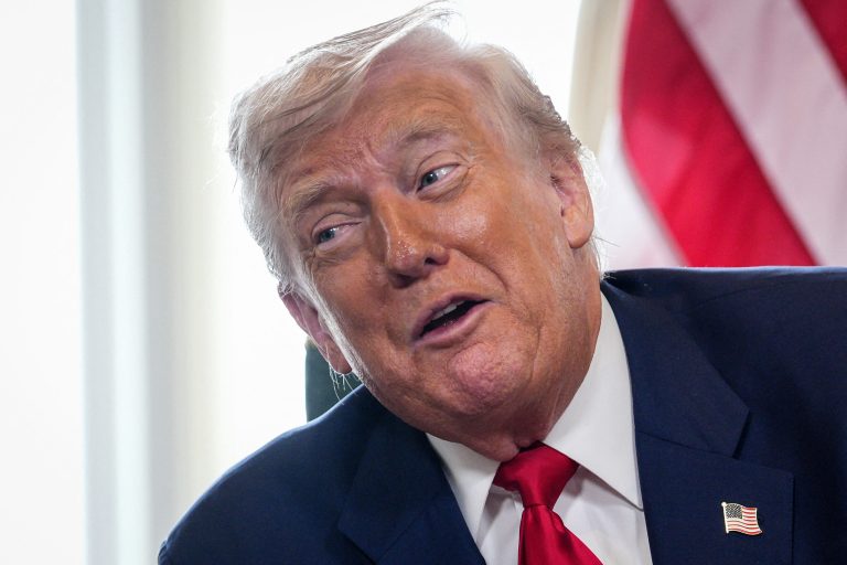 Arancel, la palabra del año 2025 según FundéuRAE, símbolo de las tensiones comerciales globales