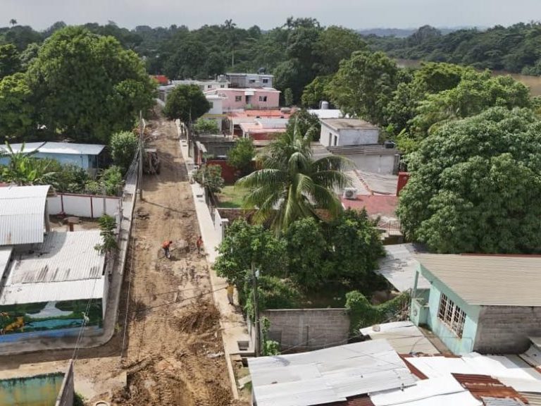 Yolanda Osuna Huerta supervisa pavimentación en Gaviotas Sur y promete abatir rezagos históricos