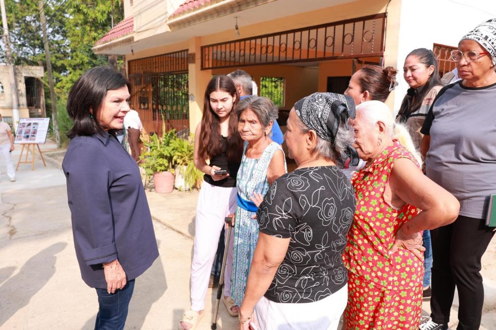Alcaldesa de Centro estrecha lazos con vecinos de Sabina al entregar drenaje y arrancar Centro Más Cerca
